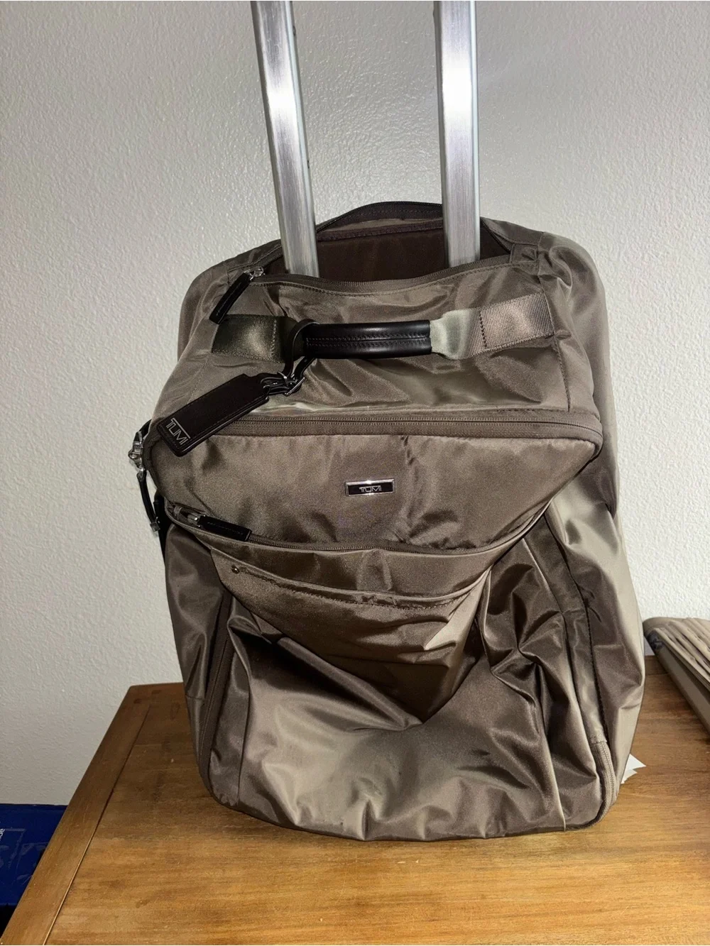 Tumi compact rolling